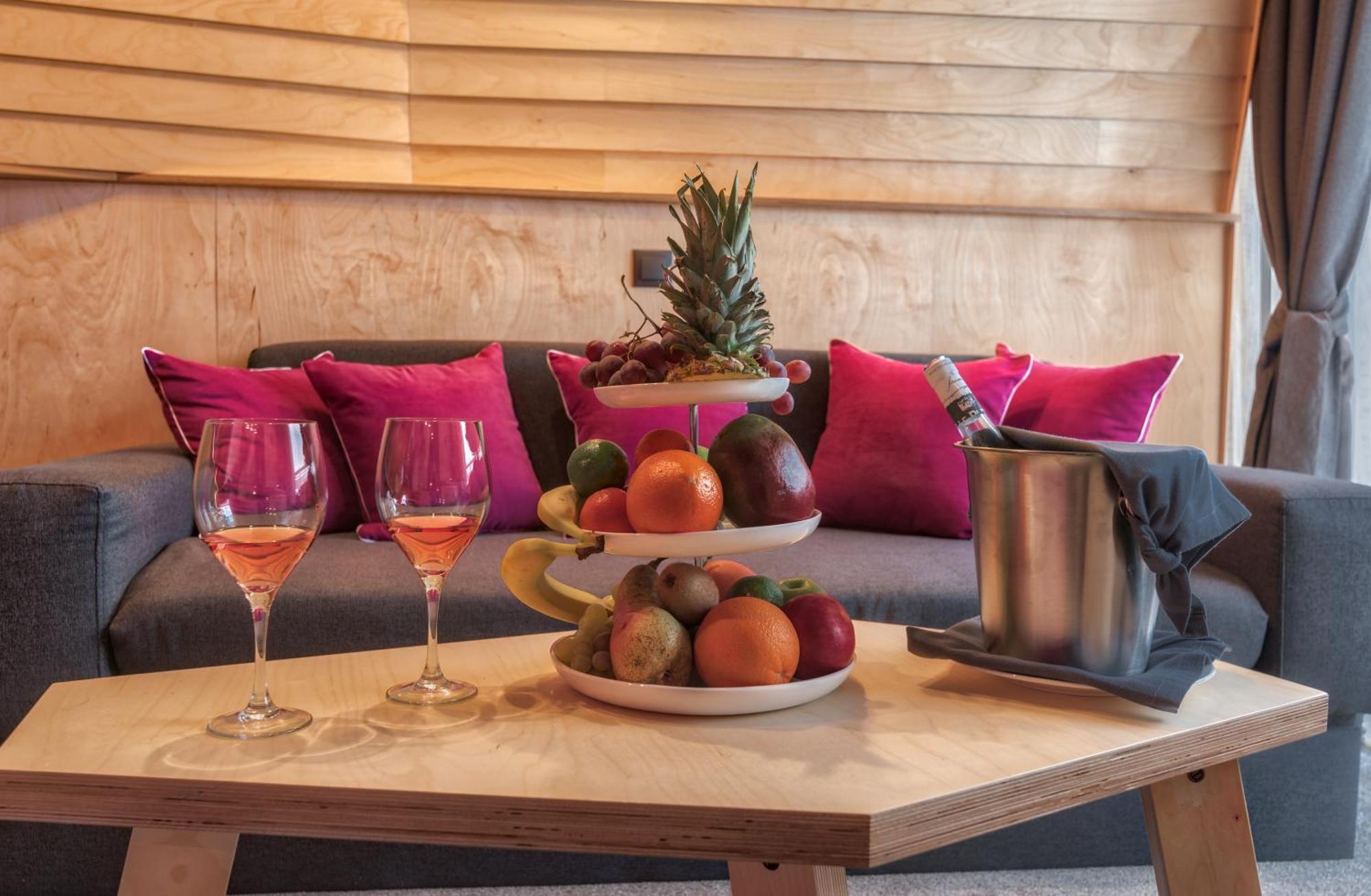 فندق آرتي سبا آند بارك فيلينغراد الغرفة الصورة A suite at the Hotel de la Couronne