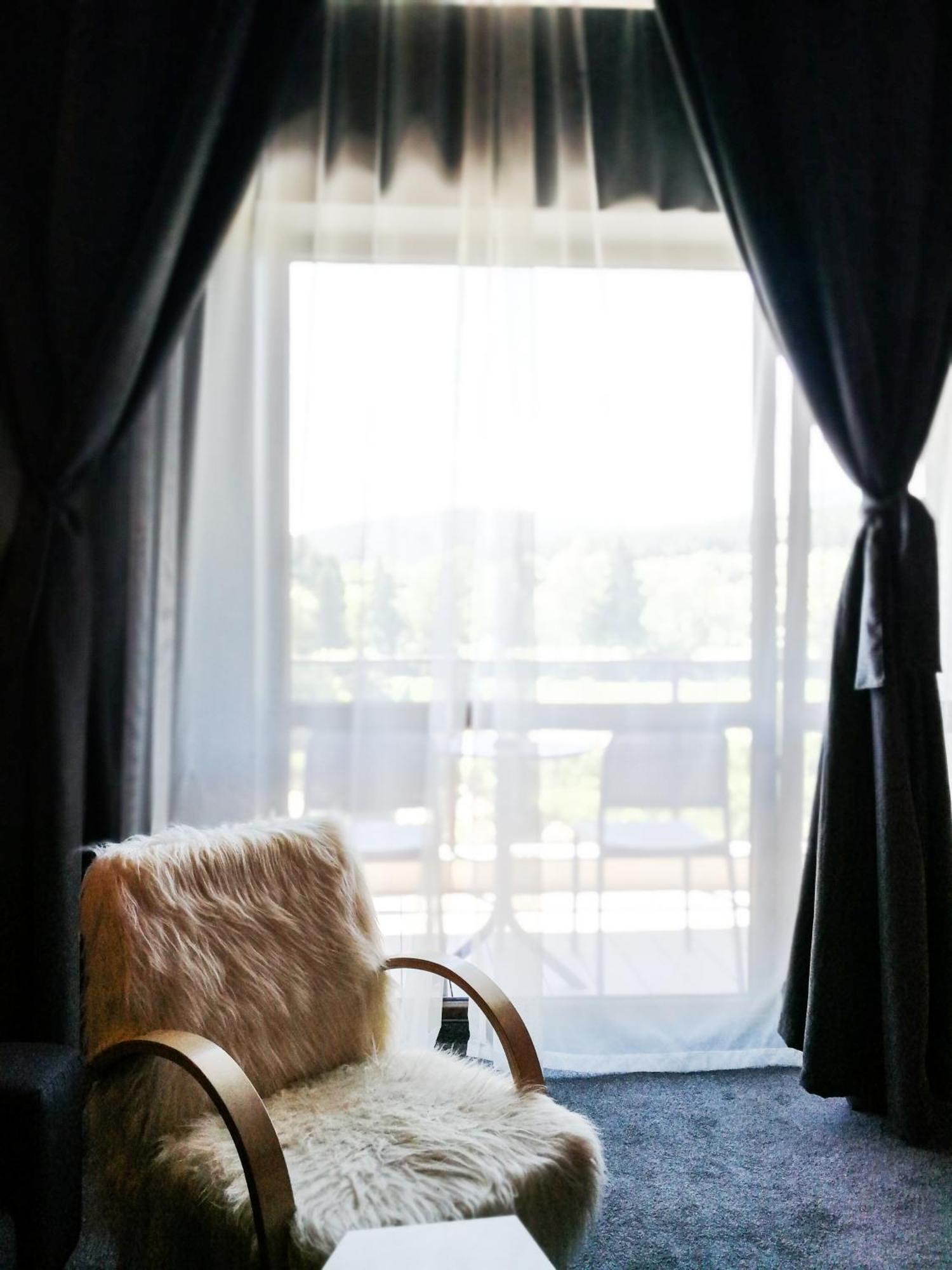 فندق آرتي سبا آند بارك فيلينغراد الغرفة الصورة Curtains