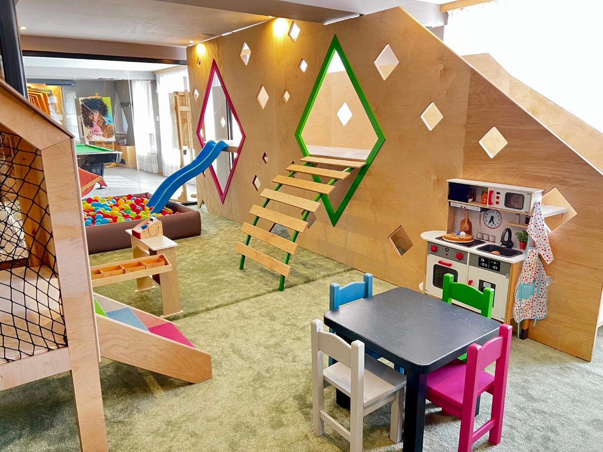 فندق آرتي سبا آند بارك فيلينغراد المظهر الخارجي الصورة The interior of the children's area
